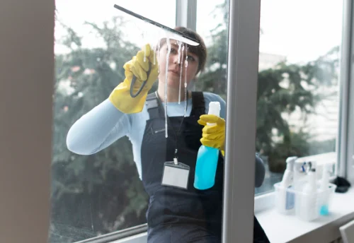 Nettoyage de vitres intérieures et extérieures à Sainte-Opportune